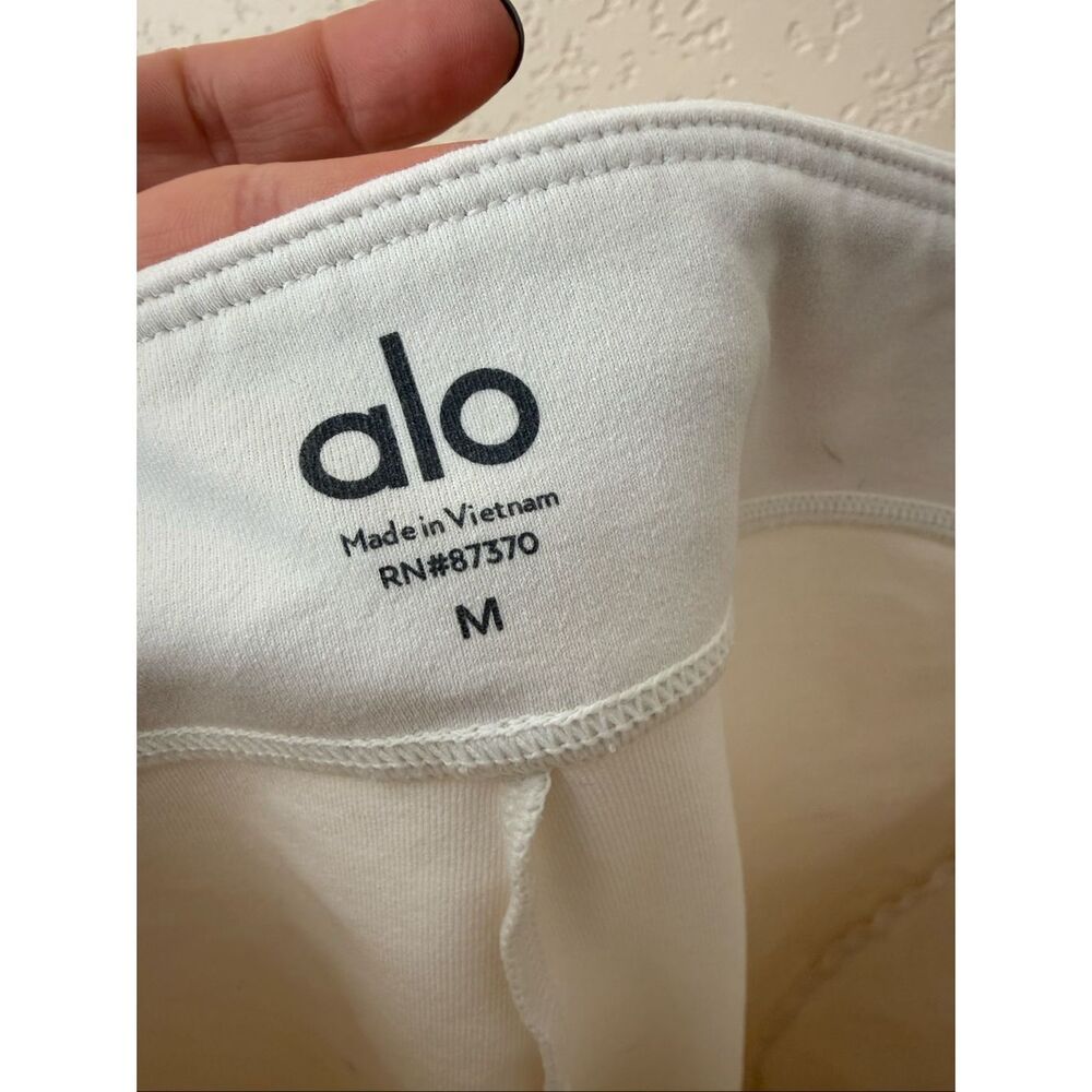 ALO Airbrush High Waist 7/8 Flutter Legging - Picture 6 of 6